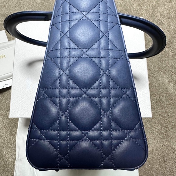 LADYDIOR medium sz - Picture 2 of 6